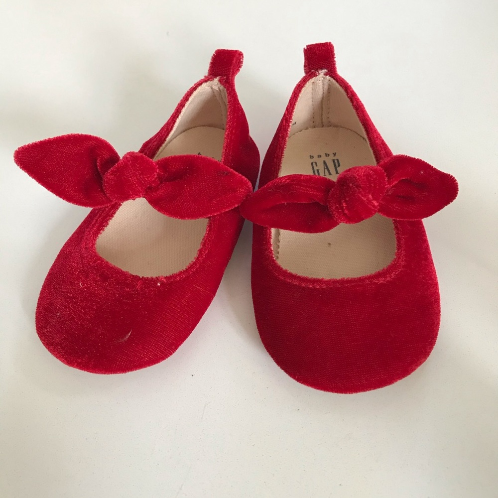 Baby gap velvet slippers with bow
